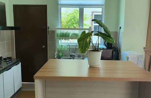 Ayer Molek House | 4 BR Hotel-Like Home w/Ice Maker + Steam Iron