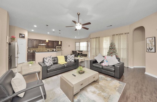 Katy House | 4 BR House Home Away Haven Near Katy Mills