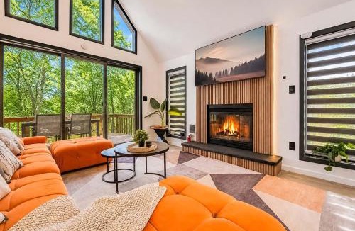 East Stroudsburg House | 4 BR Lakeside House in Woods