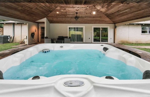 Friendswood House | 4 BR Luxury Home in Friendswood