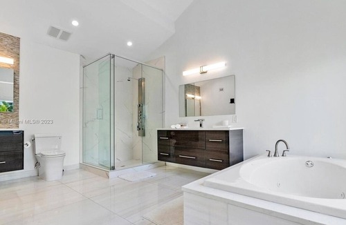 Eastern Shores House | 4 BR Modern Villa on the water!