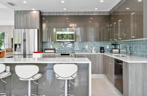 Eastern Shores House | 4 BR Modern Villa on the water!