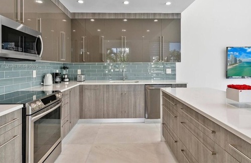Eastern Shores House | 4 BR Modern Villa on the water!