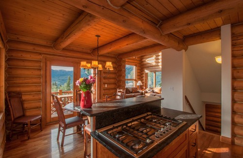 Mountain Village Ski Chalet | 4 BR Mountain Village Luxury Log Home - Great Views, Sleeps 10/11