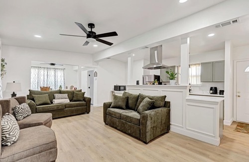 West San Antonio House | 4 BR Near Lackland AFB- Family Friendly