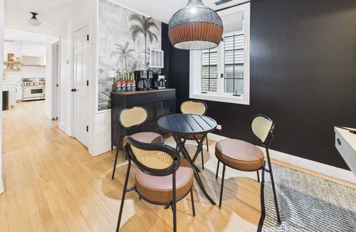 West Town Apartment | 4 BR | Pool Table, 2 Decks + Fire Pit, Free Street Parking and W/D