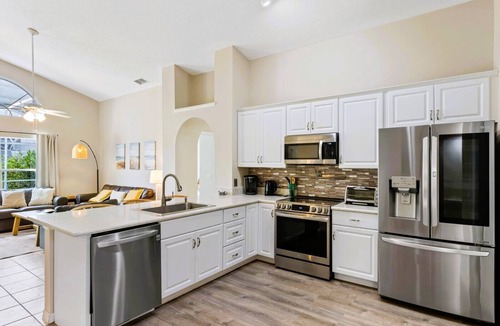 Historic Downtown Kissimmee House | 4 BR Private Pool and Lake View Near Disney