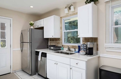 Kennesaw House | 4 BR Relaxing Big Family House l 8 guest l Quiet neighborhood