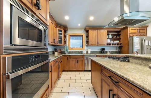 Kings Beach House | 4 BR Retreat with Lakeview and Hot Tub