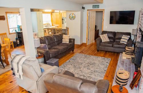 Kalama House | 4 BR Riverfront Home with Stunning Views, Fireplace