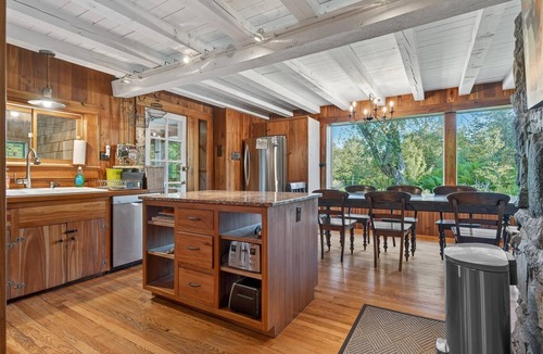 Lyndon Center House | 4 Br Sleeps 8 - Kayaks - Fire Pit - Dog Friendly