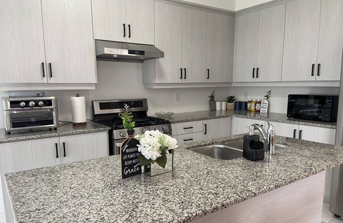 Barrie House | 4 BR Spacious Home in Barrie