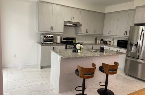 Barrie House | 4 BR Spacious Home in Barrie