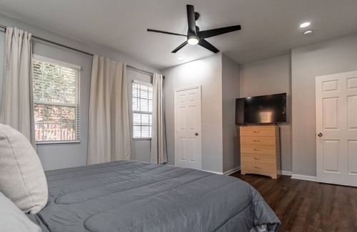 Hillcrest House | 4 BR Spacious Home in the Heart of Hillcrest