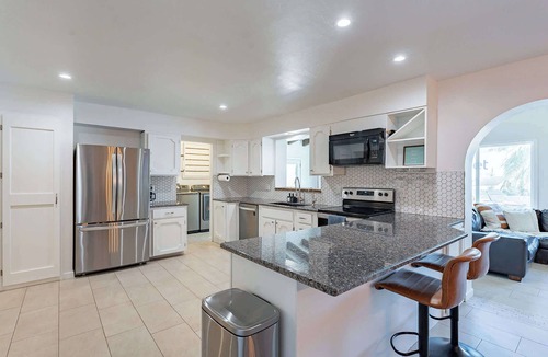 Tempe House | 4 Br Tempe Retreat: Pool | Putt Putt | Pool Table