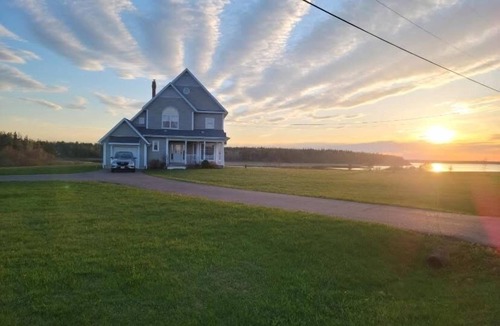 West Covehead House | 4 br Waterfront Home on 2 acres. Unforgettable Sunsets, Close to Brackley Beach