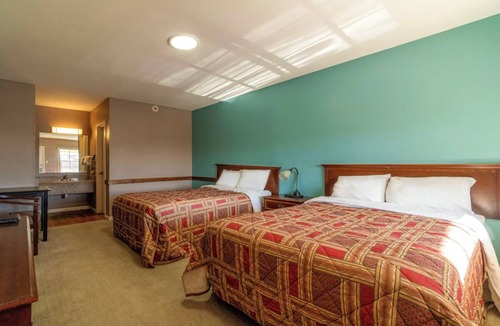 Sweet Home Hotel | 4 Bright and Easy Access Rooms w/Free Parking - Yoakum City Park - 3.7 mi away