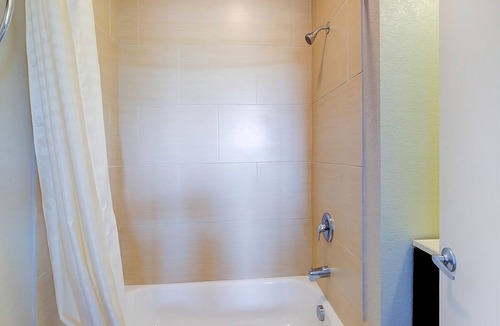 Dilley House | 4 Budget-Friendly Units! Short Drive to Fireman’s Park, Free Breakfast!
