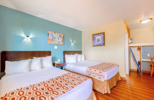 Loma Alta Hotel | 4 Charming Retreat Rooms Near Oceanside Beach and Parks