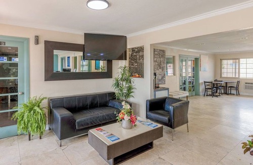 Loma Alta Hotel | 4 Charming Retreat Rooms Near Oceanside Beach and Parks