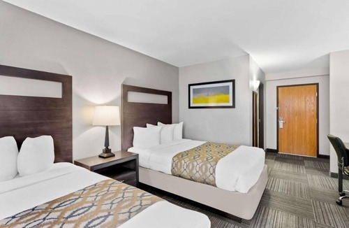 Naperville Hotel | 4 Charming Units Near Downtown Naperville - Free Breakfast and Parking!