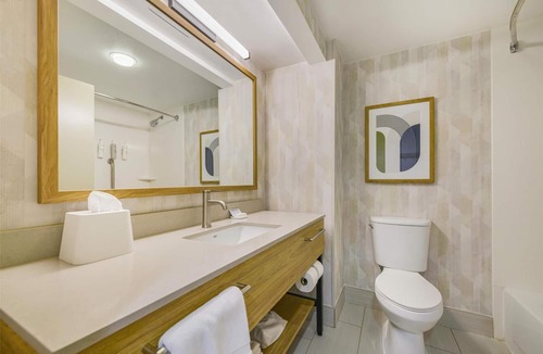 Huntsville Hotel | 4 Comfortable Group Rooms Near Top Spots & Dining | Free Parking & Breakfast