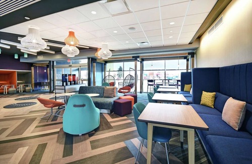 South Portland House | 4 Comfortable Rooms w/Free Shuttle, Hot Breakfast & Pool Table