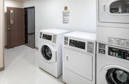 Pooler House | 4 Comfortable Rooms w/Kitchen & Pet-Friendly Perks for Large Groups Visits