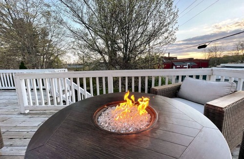 Amesbury Apartment | 4 Corners At Amesbury Downtown Pet Friendly