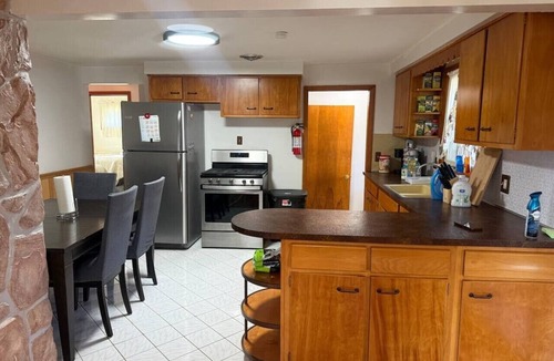 West Seneca House | 4 Cozy Bedrooms | Pool Table | Backyard