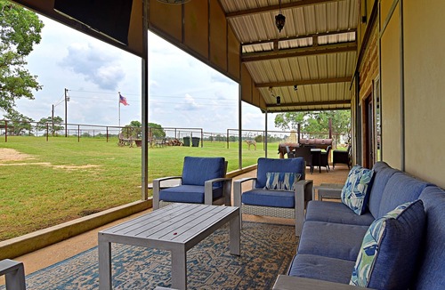 Waelder House | 4 D Guest Ranch Barndominium on 260 acres with 300 animals & 2 stocked ponds