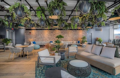 Bay Village Hotel | 4 Deluxe City View 2 Queens | Revere Hotel | Pet-Friendly