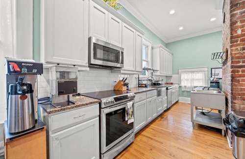 Anderson House | 4 En Suites, Private Yard, Huge Workspace