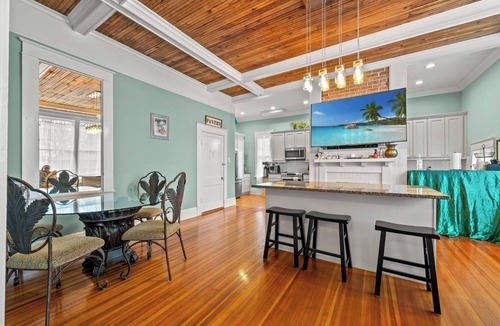 Anderson House | 4 En Suites, Private Yard, Huge Workspace