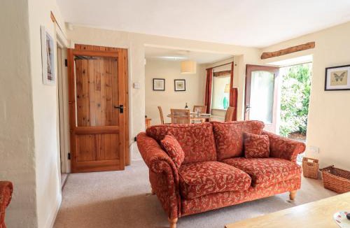 Burton House | 4 Greencross Cottages