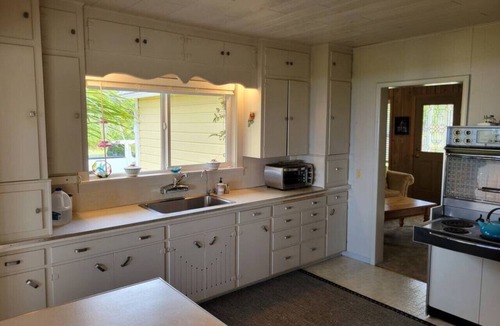 Neah Bay House | 4 guest · Eddie Bauer`s former Beachfront Cottage