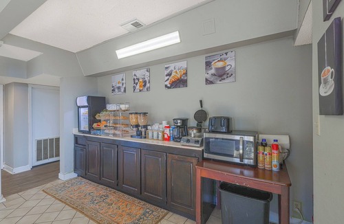 Brownsville Hotel | 4 Inviting 2 Queen Bed Units w/Elegant Touches and Quick Access to Local Sights