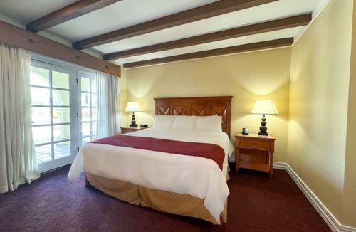 Western Division Hotel | 4 Inviting Suites with Pools, Hot Tub & Grill Near Historic Downtown Laredo