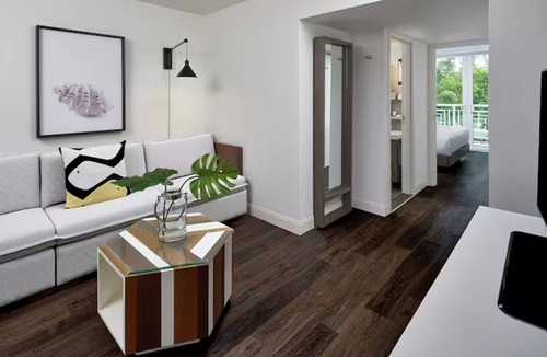 Rock Harbor Resort | 4 Island-Style Junior Suite in Hammock Wing