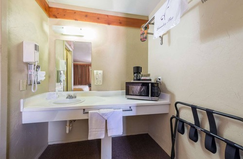 Junction Hotel | 4 Kimble County Rooms Ideal for Travelers Seeking Peace & Comfort | Free Parking