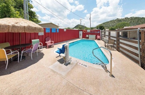 Junction Hotel | 4 Kimble County Rooms Ideal for Travelers Seeking Peace & Comfort | Free Parking