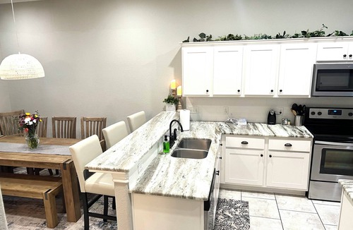 Wellborn House | 4 king bedrooms and 4 baths - just 15 min to A&M - 1-2 miles to 35 restaurants!