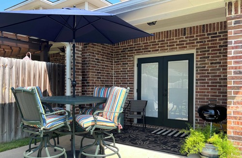 Wellborn House | 4 king bedrooms and 4 baths - just 15 min to A&M - 1-2 miles to 35 restaurants!