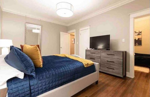 Hanover Place House | 4 KING Beds + 2 Living Rooms + Coffee + 2 Offices