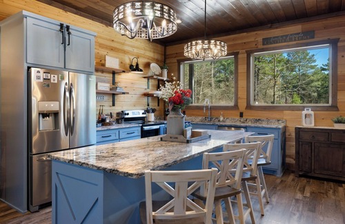 Broken Bow Cabin | 4 King Suites Built for Groups Sleeps 16