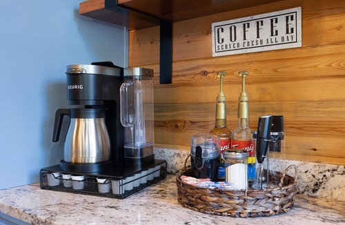 Broken Bow Cabin | 4 King Suites Built for Groups Sleeps 16