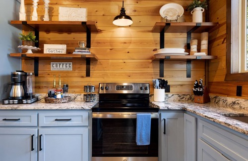 Broken Bow Cabin | 4 King Suites Built for Groups Sleeps 16