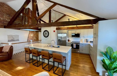 Portsmouth Apartment | 4 King Suites, Downtown, Outlets, Beach, Historic