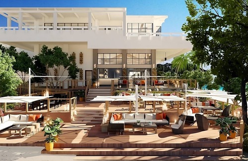 Rock Harbor Hotel | 4 King Waterfront Room Near Private Beach & Pools