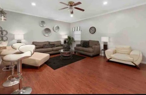 Houston House | #4 Luxury 4 Bedroom Oasis